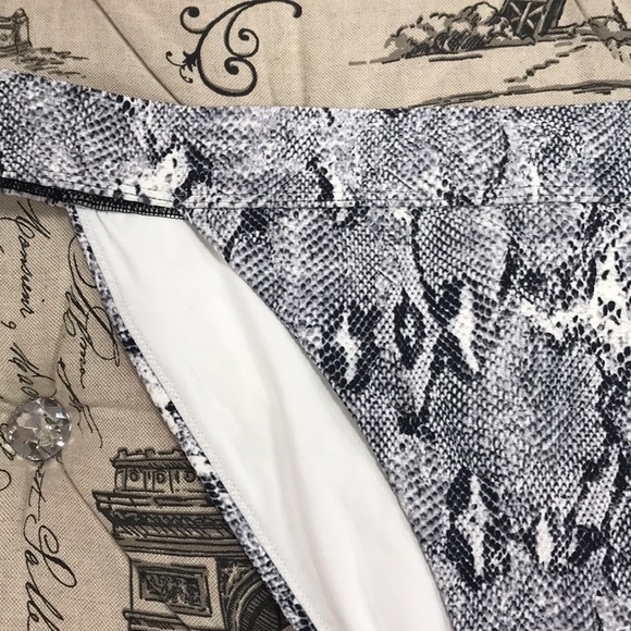 🎁 Chelsea28 Textured Bikini Bottom - Picture 3 of 6